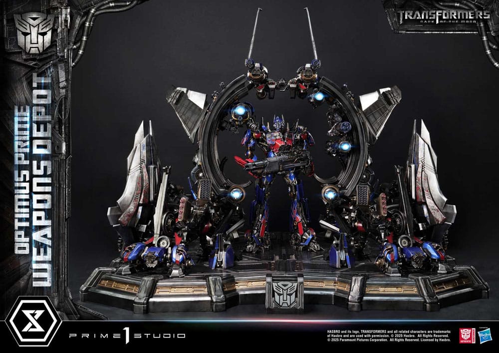 Transformers: Dark of the Moon (Film) Museum Masterline Statue Optimus Prime Weapons Depot 127 cm 4582647121059