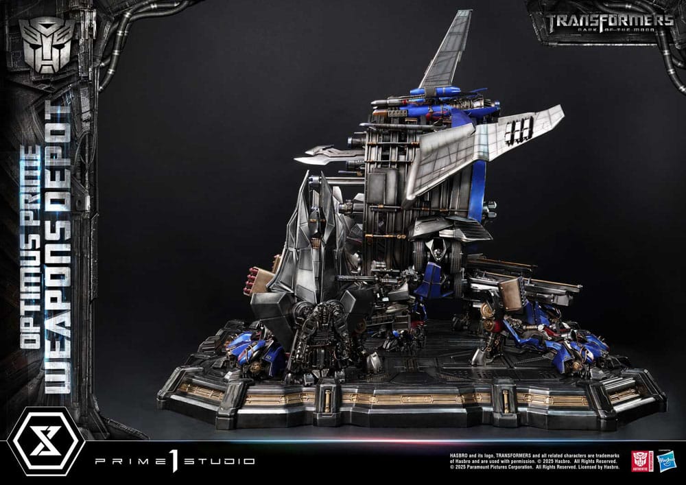 Transformers: Dark of the Moon (Film) Museum Masterline Statue Optimus Prime Weapons Depot 127 cm 4582647121059