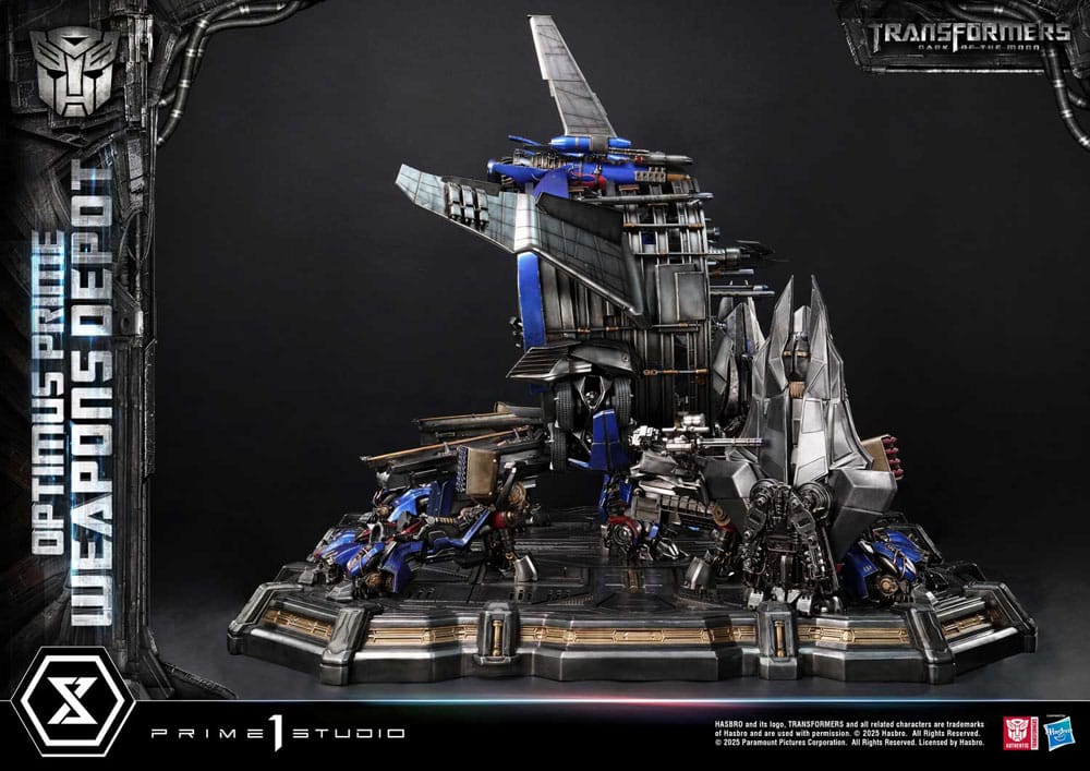 Transformers: Dark of the Moon (Film) Museum Masterline Statue Optimus Prime Weapons Depot 127 cm 4582647121059