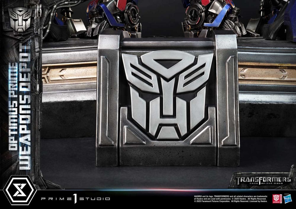 Transformers: Dark of the Moon (Film) Museum Masterline Statue Optimus Prime Weapons Depot 127 cm 4582647121059