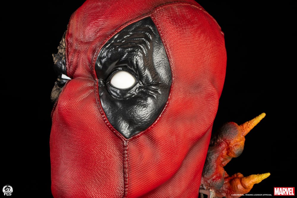 Marvel Fine Art Bust Deadpool 42 cm  0783214378560