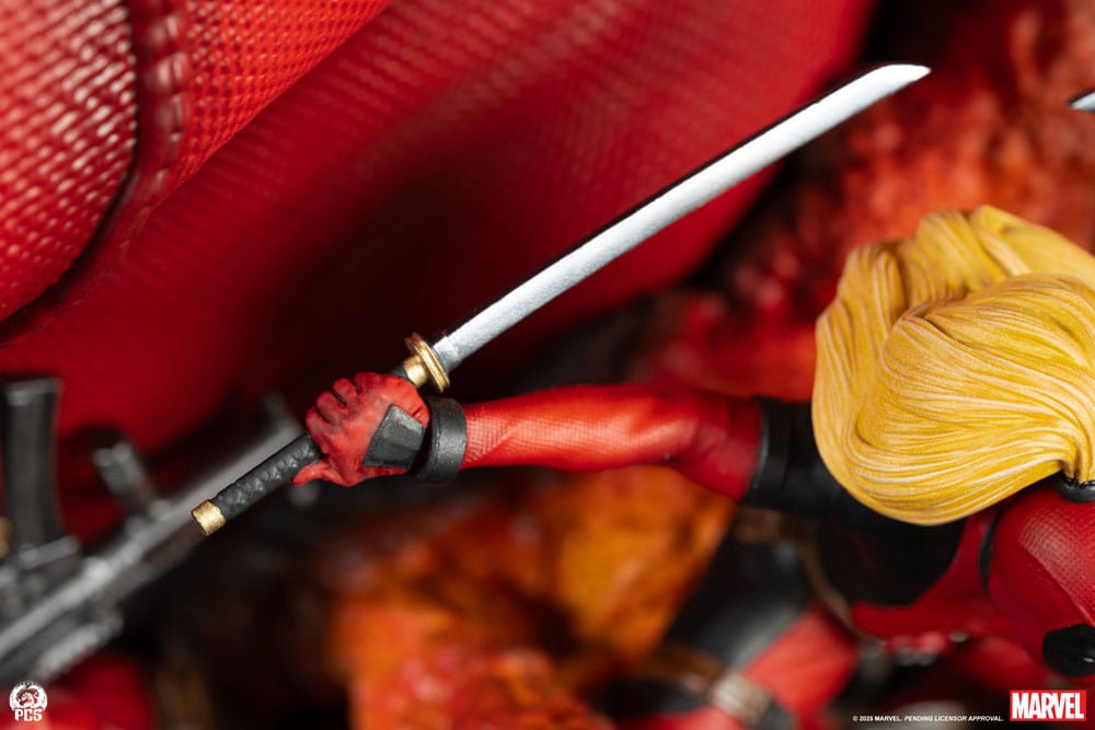 Marvel Fine Art Bust Deadpool 42 cm  0783214378560