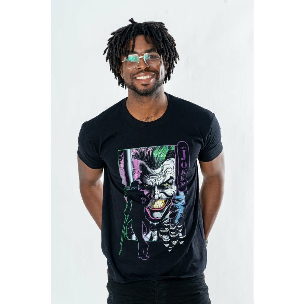 DC Comics T-Shirt The Joker Jail Größe XXLDC Comics T-Shirt The Joker Jail Size XXLDC Comics T-Shirt The Joker Jail (XXL)DC Comics Camiseta The Joker Jail Talla XXL 5054015504980