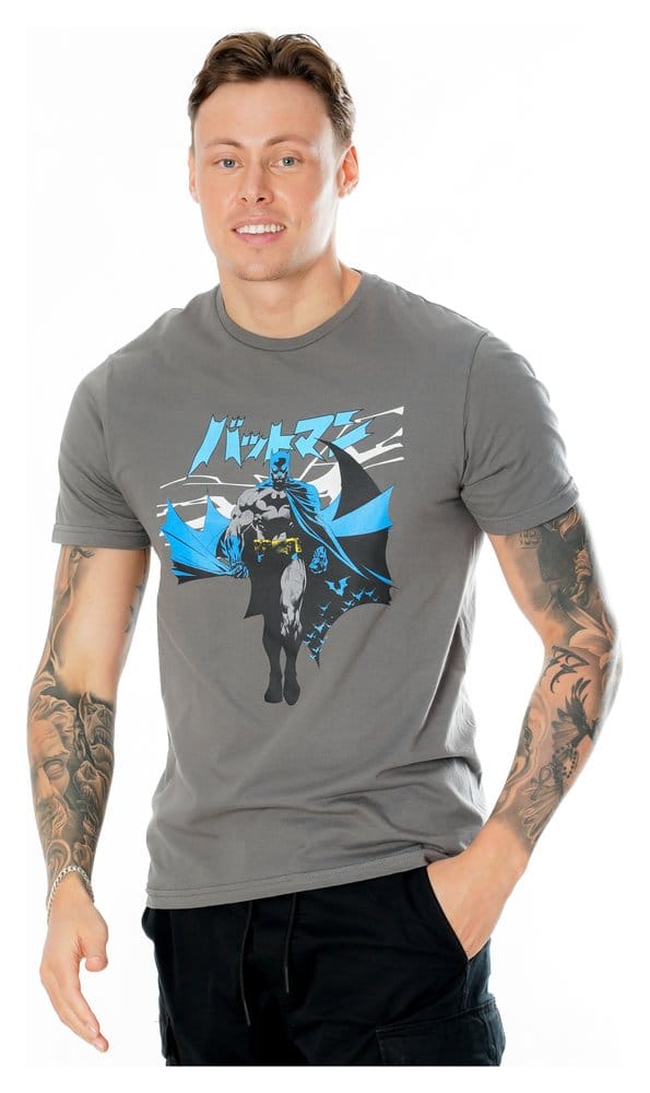 DC Comics T-Shirt Batman Manga Cape Größe XLDC Comics T-Shirt Batman Manga Cape Size XLDC Comics T-Shirt Batman Manga Cape (XL)DC Comics Camiseta Batman Manga Cape Talla XL 5054015506823