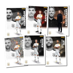 DFB Team-Set 2024 Trading Cards Box *Deutsche Version*DFB Team-Set 2024 Trading Cards Box *German Version*DFB Team-Set 2024 cartes à collectionner Box *ALLEMAND*DFB Team-Set 2024 Cartas Coleccionables Box *Edición Alemán* 8051708017083