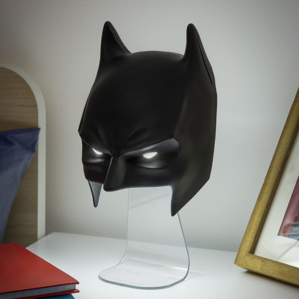 DC Comics 3D LED Light Batman Mask 5056577751376