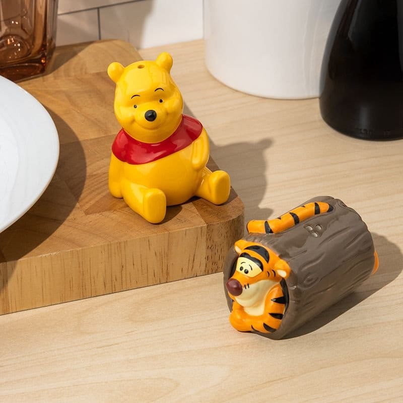 Disney Classics Salt and Pepper Shakers Winnie And Tigger 5056577754575