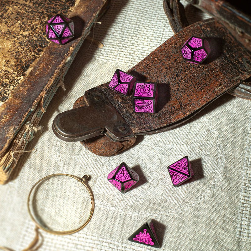 Call of Cthulhu 7th Edition Dice Set Black & Magenta (7) 5907699495986
