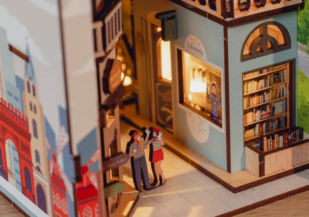 Paris Tiny Adventures Book Nook Mini Diorama 23 cm 4043529005398