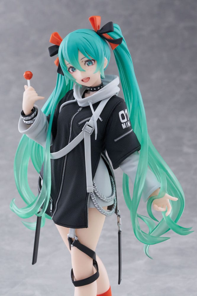 Hatsune Miku Wonderland PVC Statue Fashion Punk Ver. 18 cm 0004517675003