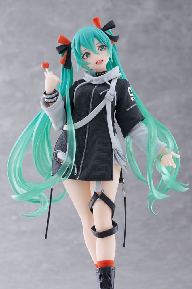 Hatsune Miku Wonderland PVC Statue Fashion Punk Ver. 18 cm 0004517675003