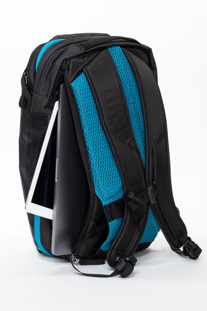 Ultimate Guard Vago 28 Journey Backpack - Black/Petrol 4056133019644