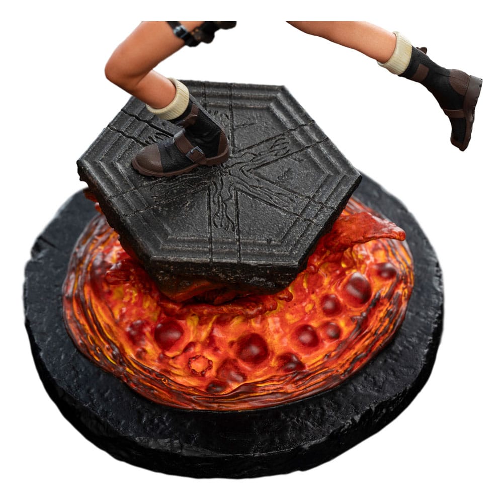 Tomb Raider Mini Statue Lara Croft: The Sanctuary of Flame 18 cm 9420024748374